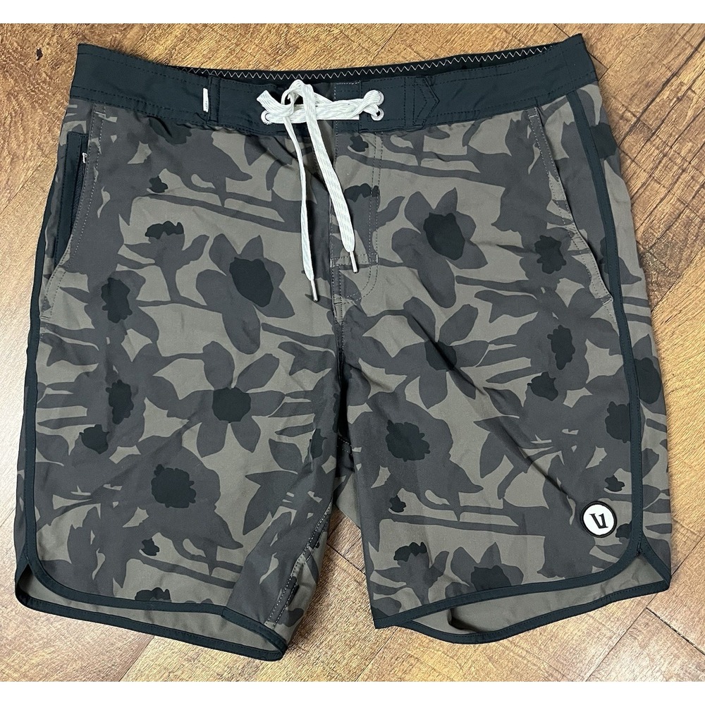 Vuori Cruise Boardshorts Bear Rock Camo Flora Mens Size 30 Swim Trunks